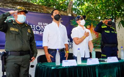 El Ministro del Interior, Daniel Palacios Martínez, visitó la estación de policía del barrio Pasadena en la capital del Cesar