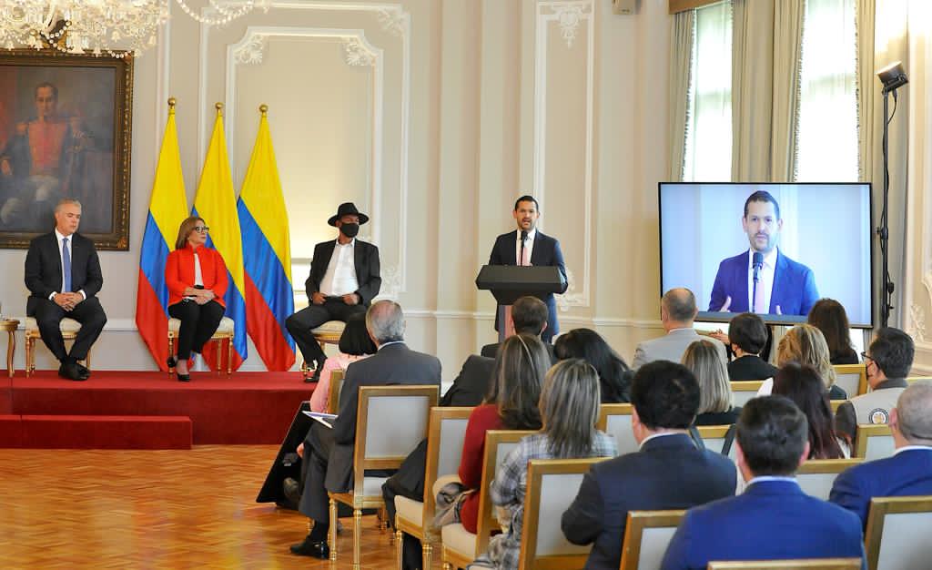 firma del ‘Pacto por la Vida, la Cultura Política Pacífica, la Democracia y la No Violencia’