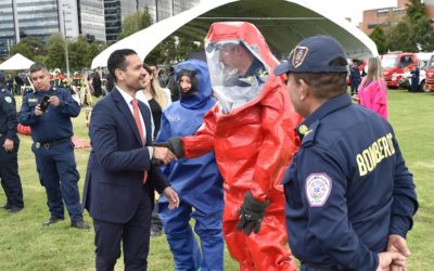 ”Gobierno Nacional entregó equipamientos y herramientas a los Bomberos de Colombia, para que puedan salvar vidas”: MinInterior