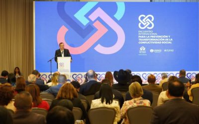 ”Aquí hay un Gobierno que cree que hay que cambiar las prioridades de la sociedad y que dichas prioridades las debemos determinar escuchando a la gente en las regiones, a partir del diálogo”