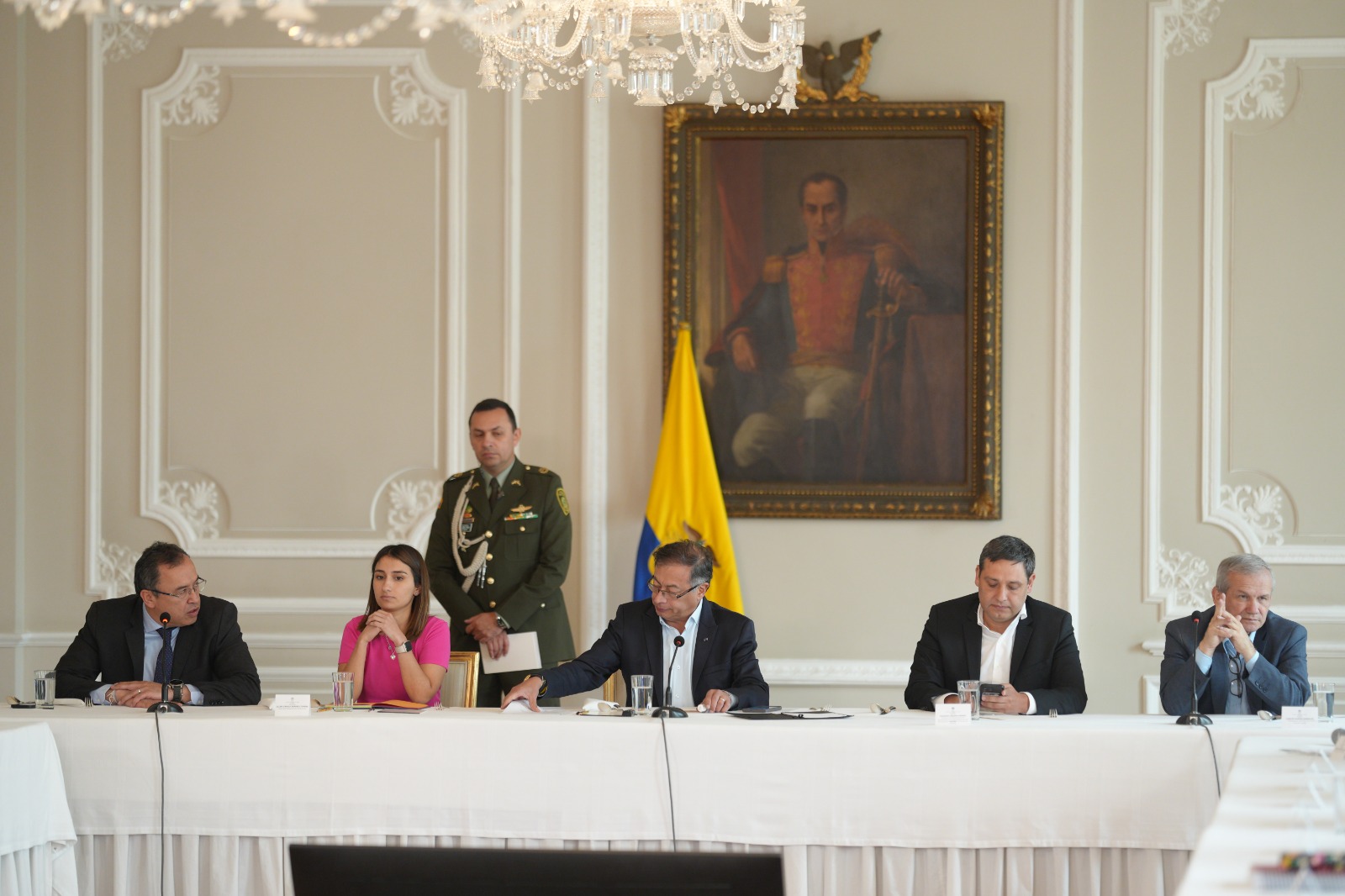 Gobierno del Cambio y Partido Verde revisan agenda legislativa El presidente de la República, Gustavo Petro; y el ministro del Interior, Alfonso Prada, se reunieron con la bancada del Partido Verde para revisar la agenda legislativa y los proyectos del Gobierno del Cambio que se tramitarán en los próximos meses en el Congreso.