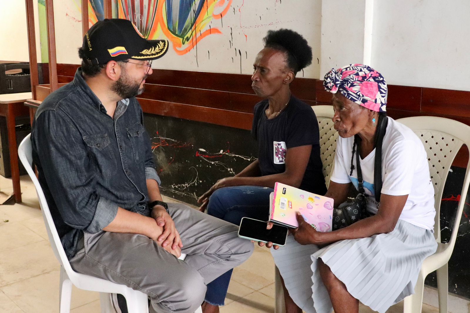 El Ministerio del Interior, a través del Grupo de Articulación Interna para la Política de Víctimas del Conflicto Armado, lideró en el barrio Punta del Este de Buenaventura (Valle del Cauca), una minga comunitaria en memoria de los 12 jóvenes que murieron en esta comunidad víctimas del conflicto.