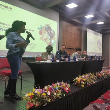Ministro Prada destaca diálogos y concertaciones del PND Con el objetivo de facilitar el dialogo y la concertación con diferentes pueblos y territorios sobre las distintas iniciativas establecidas en el Plan Nacional de Desarrollo Colombia Potencia Mundial de la Vida, el Gobierno del Cambio adelantó por separado a través del Ministerio del Interior mesas de discusión con representantes de las comunidades negras, líderes indígenas y del pueblo rom.