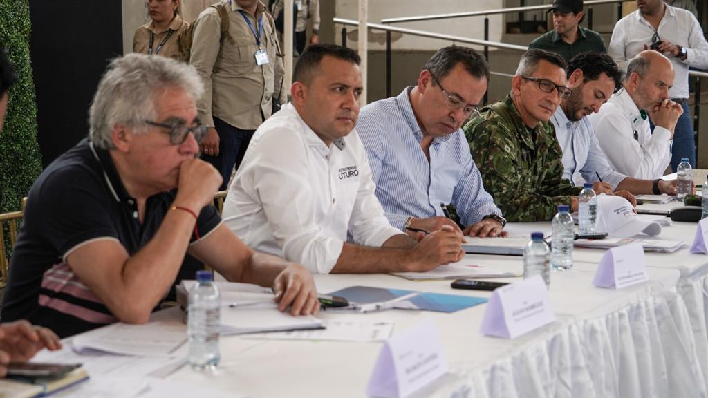 En las instalaciones del Colegio General Santander - Sede Primaria, en Arauca, el Ministerio del Interior realizó una nueva jornada de Puestos de Mando Unificado por la Vida (PMUV), estrategia del Gobierno del Cambio que busca garantizar la seguridad humana de líderes y defensores de derechos humanos y de firmantes de paz en esta región del país.