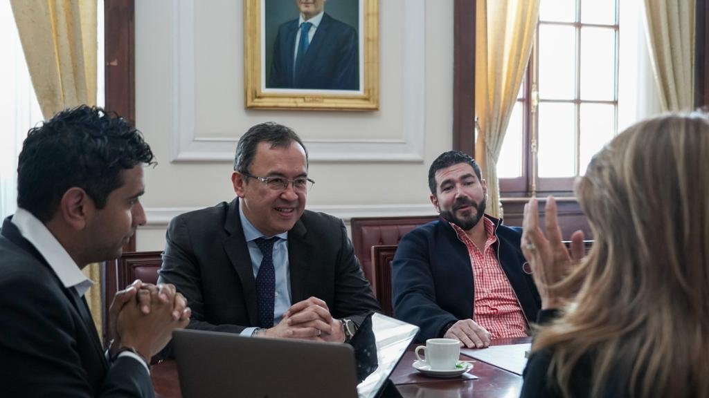 Reforma a la Salud se tramitará como ley ordinaria El ministro del Interior, Alfonso Prada, se reunió este lunes con el presidente de la Cámara de Representantes, David Racero; y con los presidentes de las comisiones constitucionales de esta Corporación Legislativa para hablar del trámite de la Reforma a la Salud.
