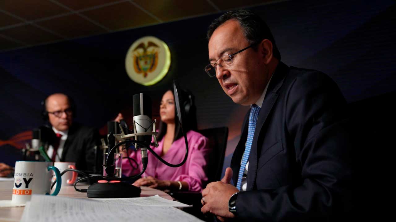 El Gobierno Nacional y el Movimiento Campesino de Caquetá, Guaviare y Meta, tras 43 días de manifestación, llegaron a un acuerdo al lograr avances en el reconocimiento de los derechos del campesinado y la justicia ambiental.