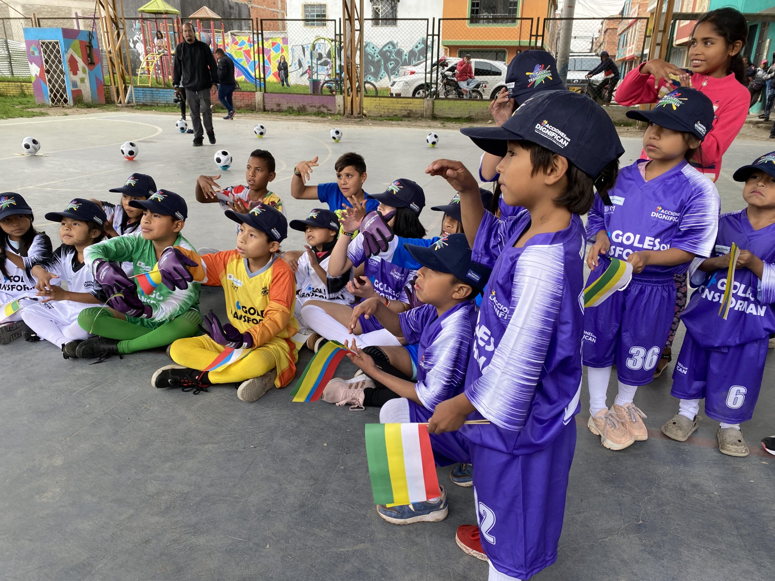 NiñosDeLaComunidadWounanGolesDePaz jornada de la estrategia Goles por la Paz en la que participaron niños y niñas Wounaan, comunidad oriunda de los departamentos de Chocó y Valle del Cauca