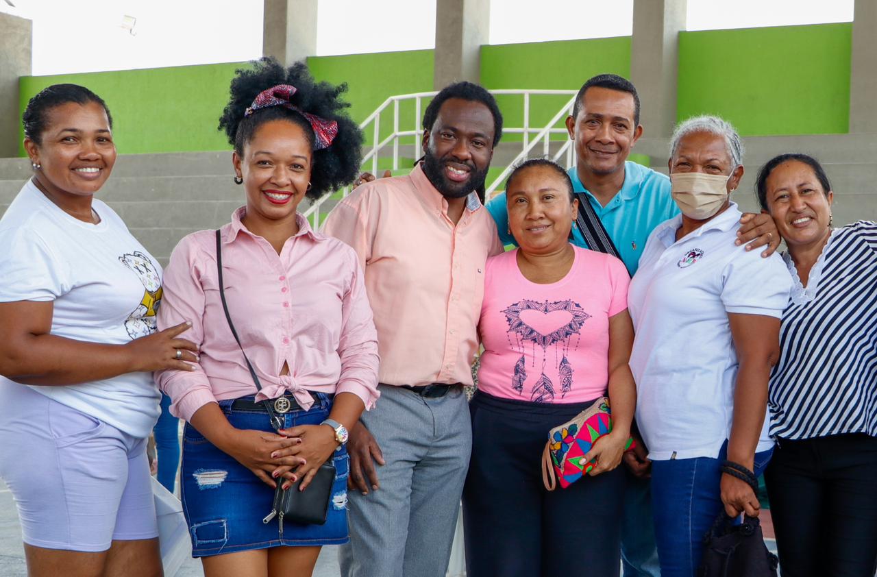 05 08 23 Avanza el proceso de fortalecimiento de derechos para comunidades negras y afrodescendientes en La Guajira El Ministerio del Interior avanza en el complimiento de compromisos con comunidades negras y afrocolombianas de La Guajira designados por el presidente Gustavo Petro.