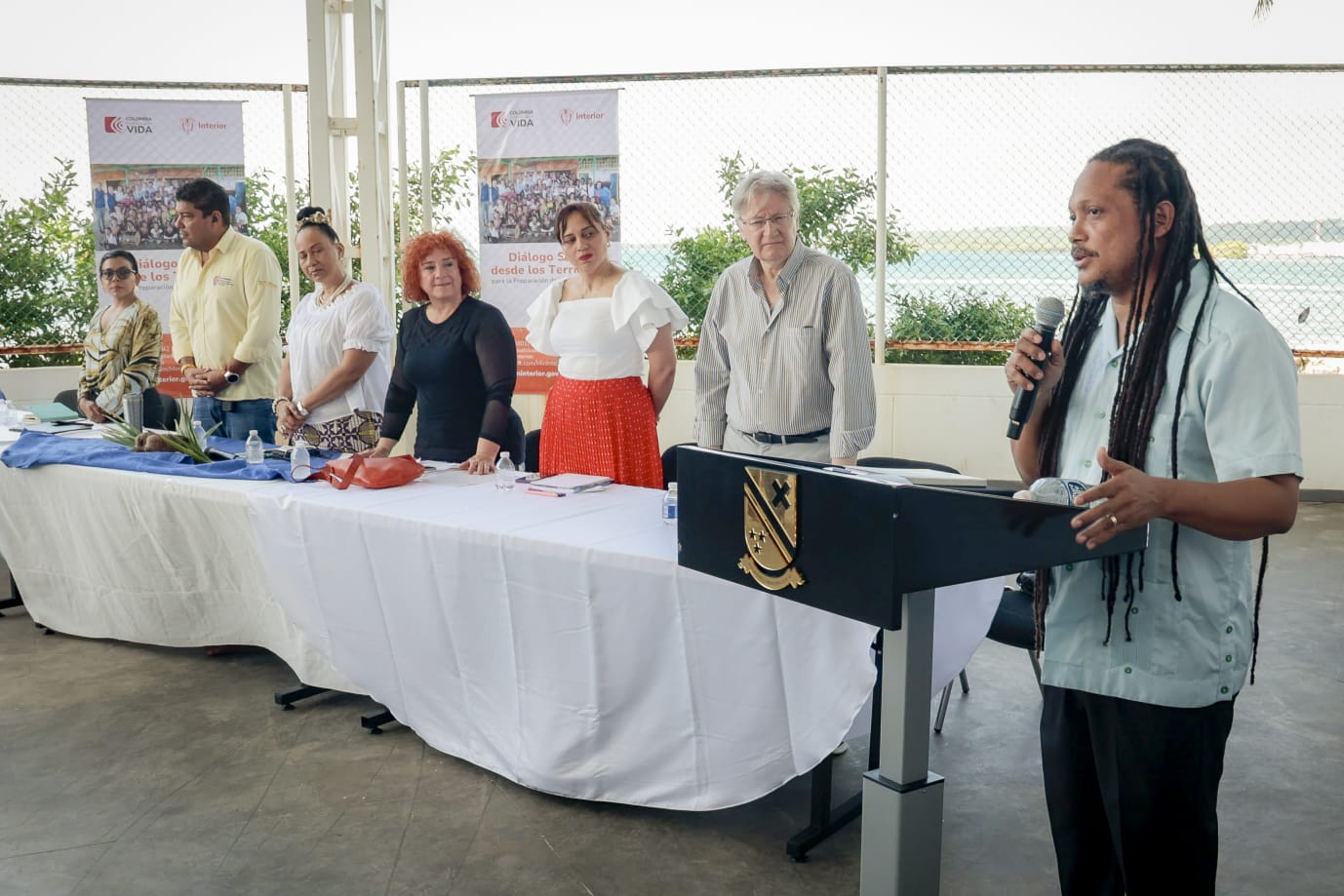11 08 23 Gobierno del Cambio y comunidades raizales construyen política pública de diálogo social El Ministerio del Interior viene liderando en San Andrés una jornada de conversatorios con el fin de construir la Política Pública de Diálogo Social, contemplada en el artículo 110 del Plan Nacional de Desarrollo “Colombia Potencia de la Vida”.