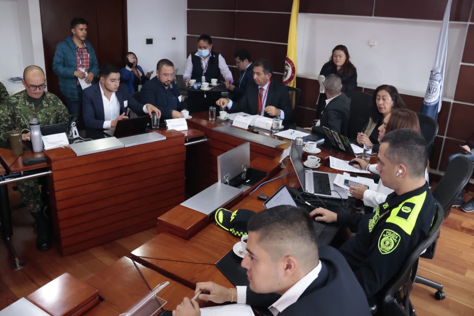 17 08 23 MinInterior realiza segundo comité de medidas para garantizar seguridad a candidatos Se llevó a cabo el Comité de Coordinación y Recomendación de Medidas de Protección en el Proceso Electoral (CORMPE), para socializar los procesos de solicitud de protección de los diferentes Partidos y Movimientos Políticos.