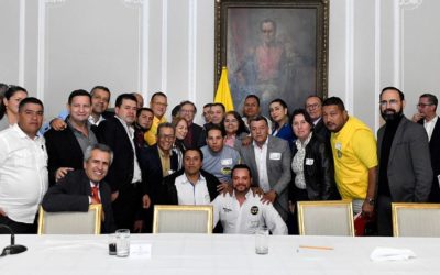 Ministro del Interior celebra acuerdo para revisar tarifa diferencial en el combustible para gremio de taxistas