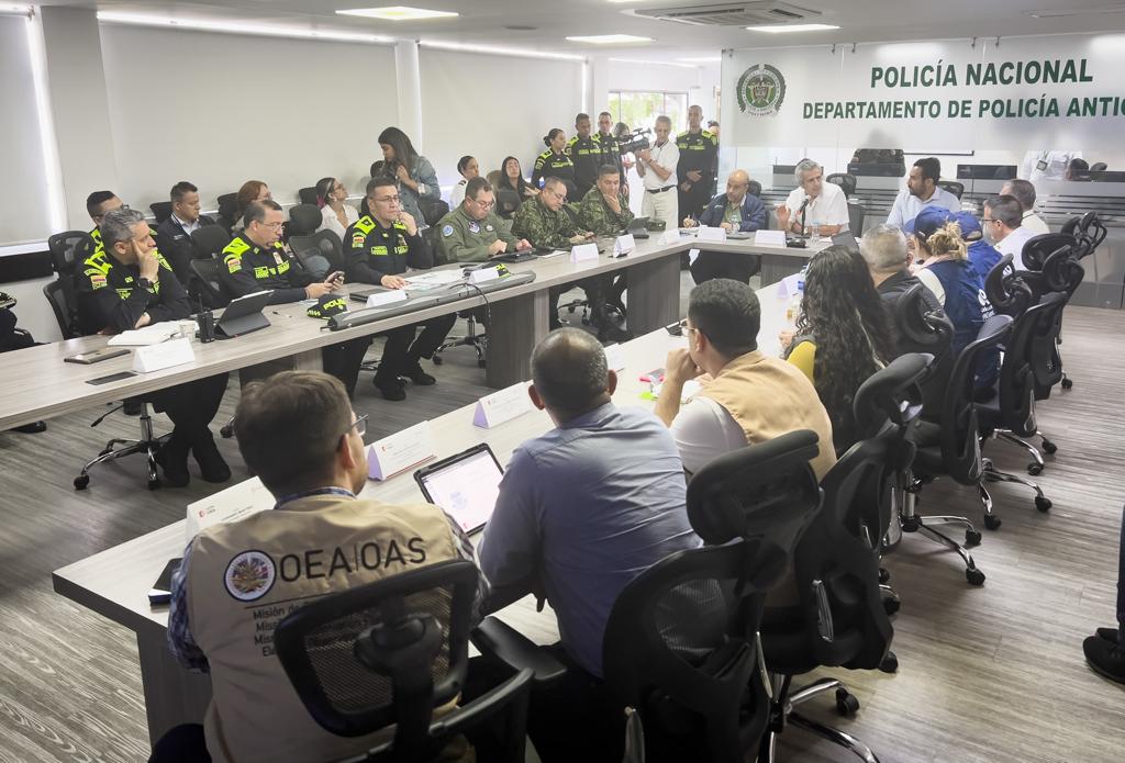 “Esperamos que este domingo sea una fiesta de la democracia” ministro del Interior, Luis Fernando Velasco