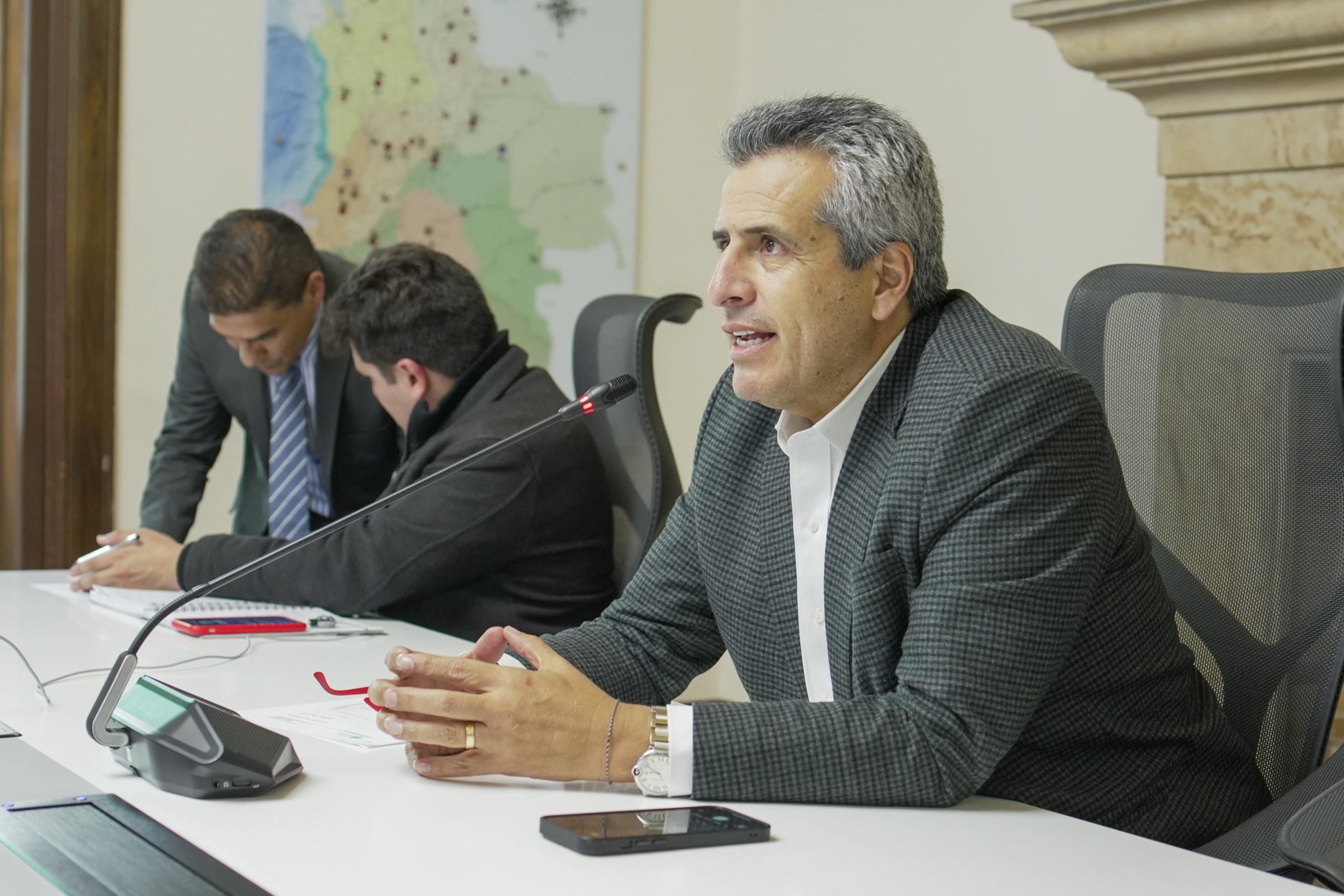 Ministro Velasco inicia recorrido para revisar medidas que garanticen la participación y la transparencia de elecciones regionales
