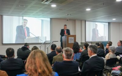 Este Gobierno trabaja en garantizar los derechos de los actores y la industria audiovisual: Ministro Velasco en foro que abordó la IA y las creaciones audiovisuales
