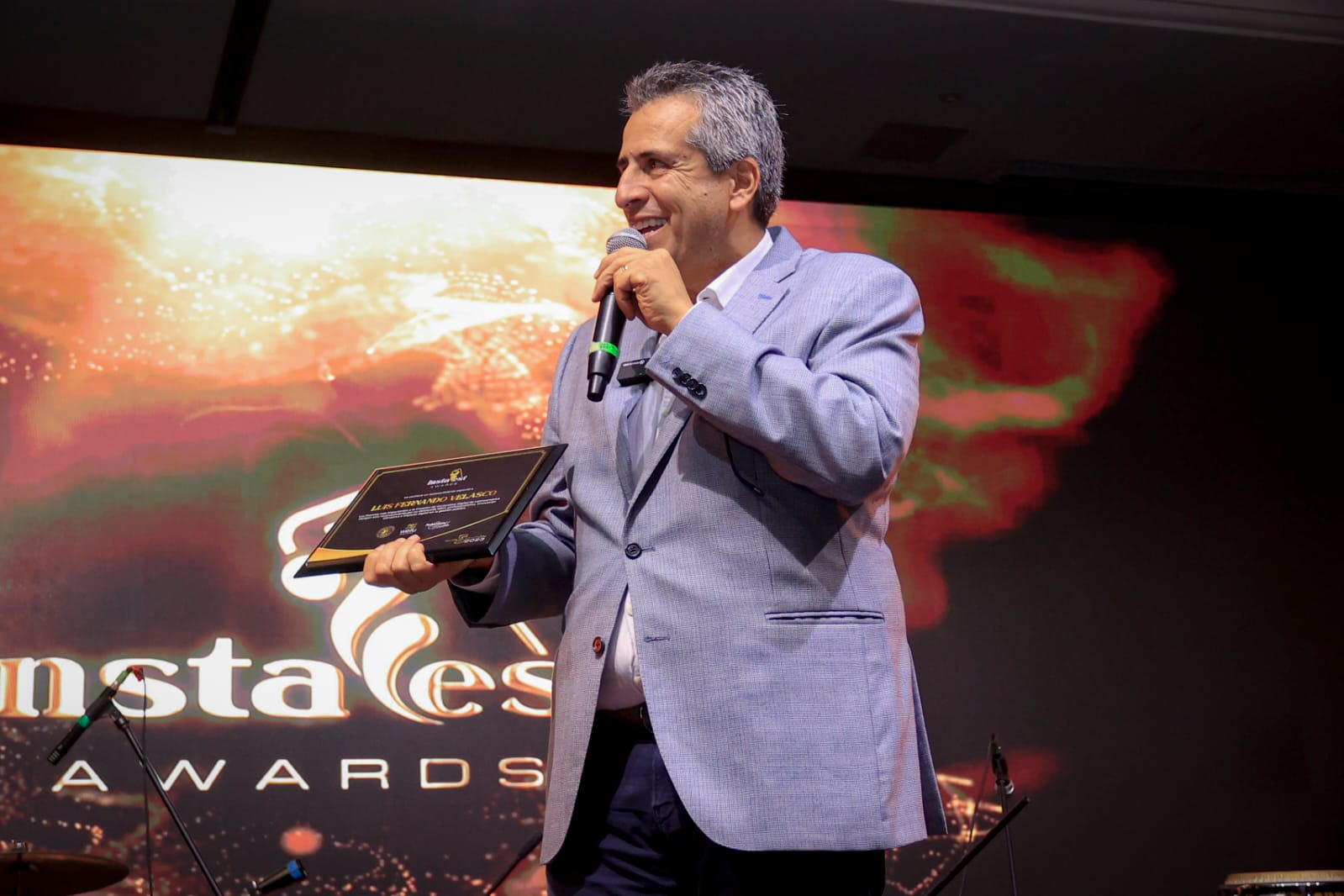 En el homenaje los creadores de contenido e influencers del país resaltaron el apoyo de Luis Fernando Velasco y del Ministerio del Interior para la puesta en marcha de la primera Agremiación de Creadores de Contenido Digital de Colombia.