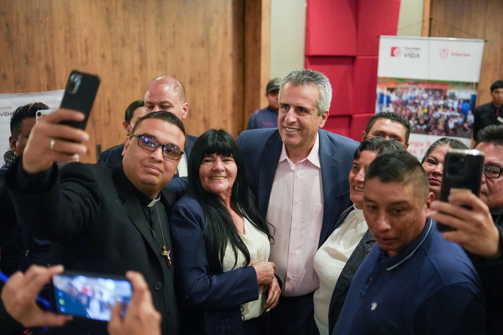 21 02 24 Nuestro reto es que la Política Pública de Diálogo Social permita transformar vidas sin quitarle derechos a otros Ministro Velasco Nuestro reto es que la Política Pública de Diálogo Social permita transformar vidas sin quitarle derechos a otros Ministro Velasco