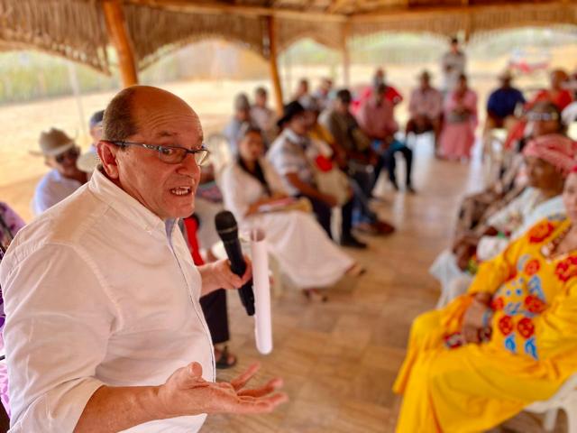 Planta de Tratamiento de Aguas Residuales en Riohacha El director de consulta previa con la comunidad de La Guajira