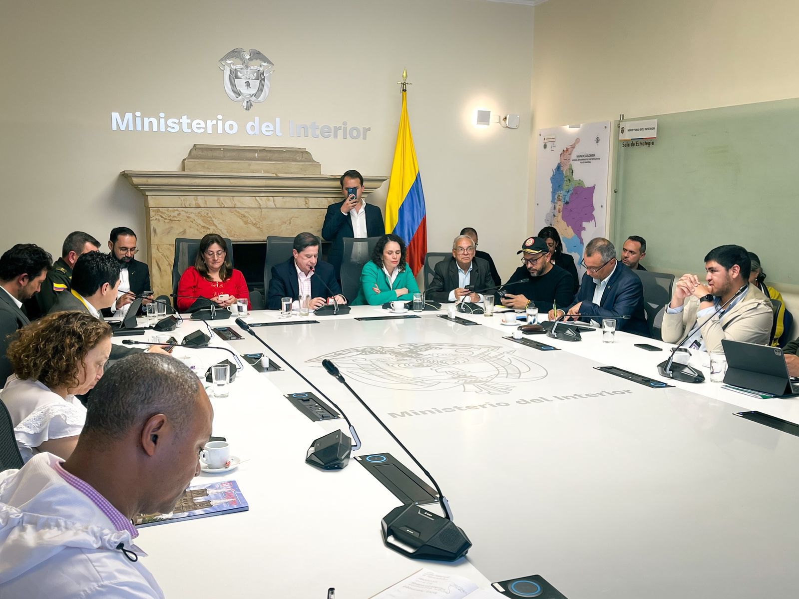 Gobierno Nacional instala PMU para gestionar los bloqueos de transportadores de carga reunión ministros