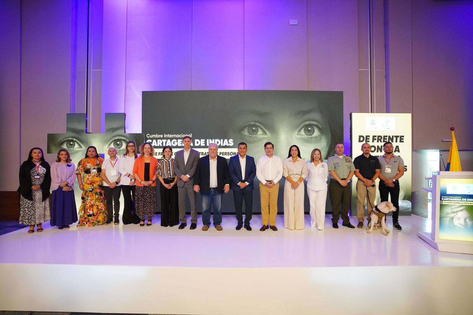 MinInterior realiza evento para evitar Trata de Personas El ministro del Interior y otros líderes en una foto de evento de Trata de Personas