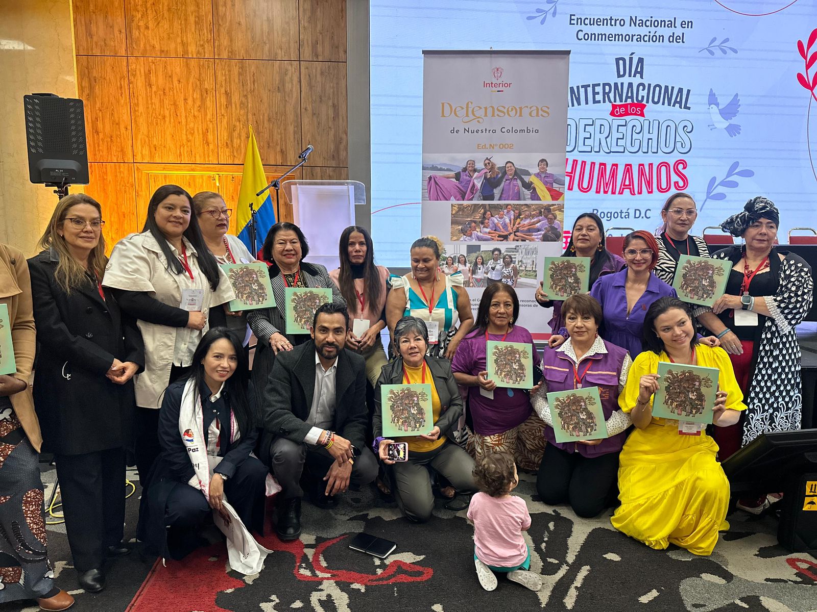 Banco de iniciativas de Derechos Humanos Personas reunidas para hablar de derechos humanos
