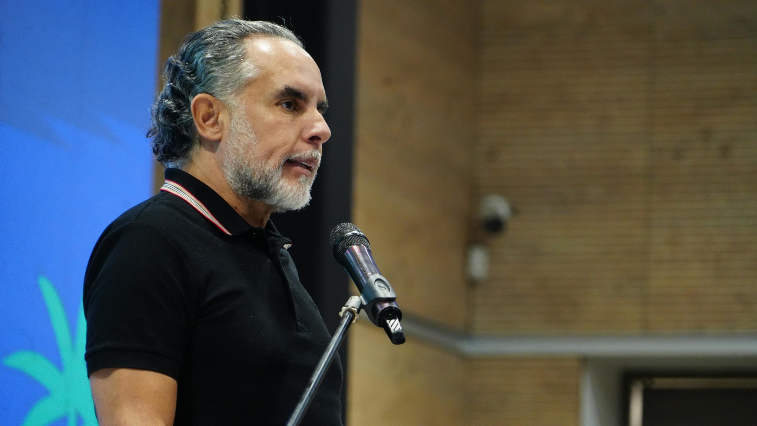 250425_Foto_ “Hoy no existen grupos guerrilleros, hoy son narco grupos”, Armando Benedetti, ministro del Interior El jefe de la cartera de Gobierno participó este viernes en la Cumbre de Gobernadores que se realiza en la ciudad de Yopal, Casanare, y que cuenta con la presencia de 22 mandatarios departamentales del país.