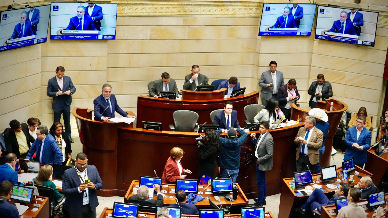 Gobierno nacional expone ante el Senado de la República el proyecto de ley de la Consulta Popular, que reivindica los derechos laborales En caso de ser aprobada la iniciativa, el presidente de la República, Gustavo Petro, definirá la fecha para la votación de la Consulta Popular, que podrá realizarse a los tres meses siguientes.