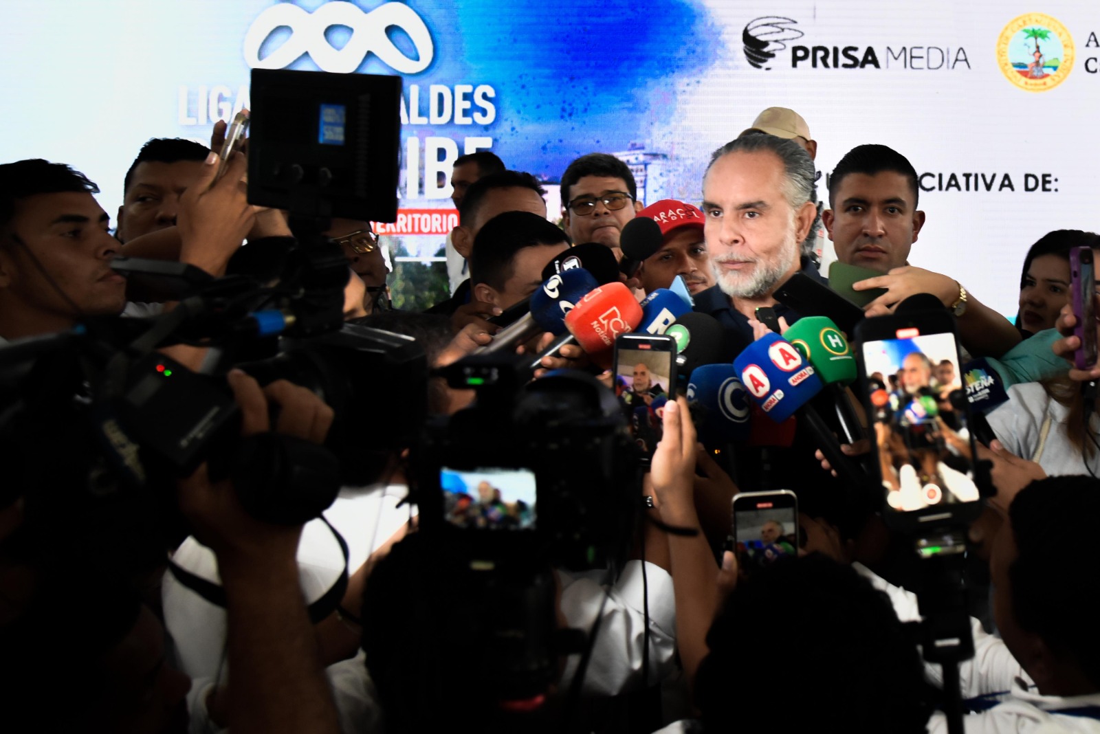 MinInterior insiste en que hubo fraude en la discusión de la Consulta Popular El jefe de la cartera de Gobierno anunció las acciones legales que se tomarán en contra del presidente y el secretario del Senado.