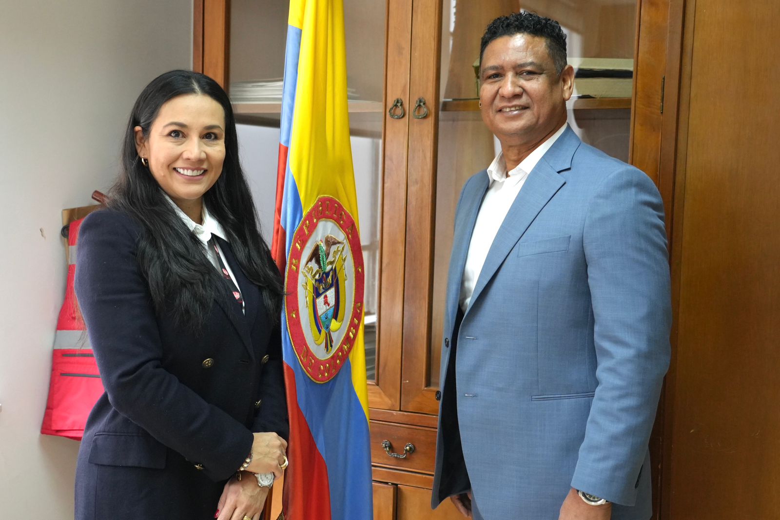 René Segundo Hernández Igirio asume como nuevo director de la Autoridad Nacional de Consulta Previa Hasta su nombramiento, Hernández Igirio se desempeñó como decano de la Facultad de Ciencias Administrativas, Contables y Económicas de la Universidad Popular del Cesar, en Valledupar. El nuevo director ha participado en investigaciones orientadas al fortalecimiento de la identidad afrocolombiana y al reconocimiento de la diversidad cultural del país.