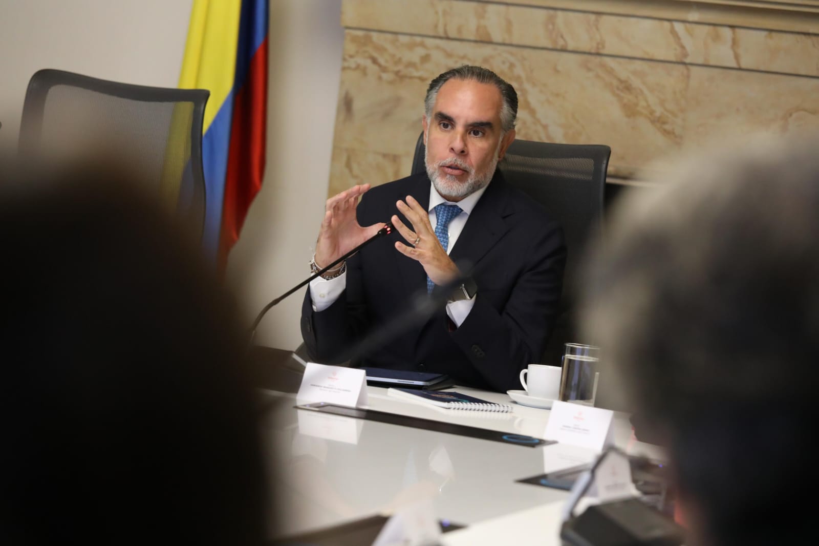 “Buscaremos que los candidatos tengan las garantías necesarias de protección y seguridad” Armando Benedetti, ministro del Interior (2) El ministro del Interior le exigió a la Fiscalía General de la Nación iniciar las investigaciones que permitan aclarar los hechos.