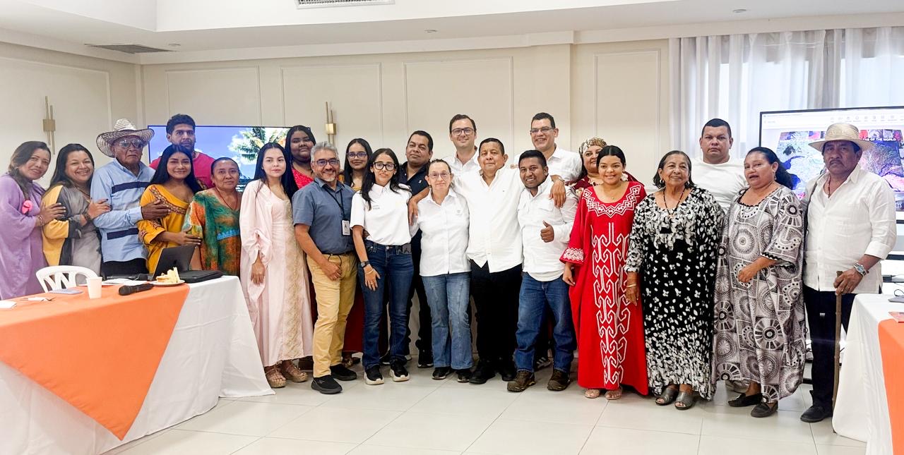 Dirección de la Autoridad de Consulta Previa lideró protocolización de acuerdos con comunidades wayuu y la empresa Celsia en La Guajira Este logro simboliza vientos de cambio para La Guajira, territorio donde se concentra el 33 % de los procesos de Consulta Previa activos en el país, relacionados con la transición energética, y que marcan un nuevo hito de concertación entre las comunidades indígenas y el sector empresarial.