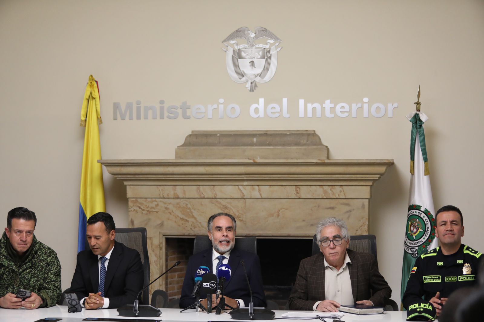 Gobierno refuerza seguridad electoral con despliegue nacional y protección a precandidatos El ministro del Interior, Armando Benedetti, junto con el ministro de Defensa, Pedro Sánchez, anunciaron refuerzo de las medidas de seguridad para los actores del proceso electoral.