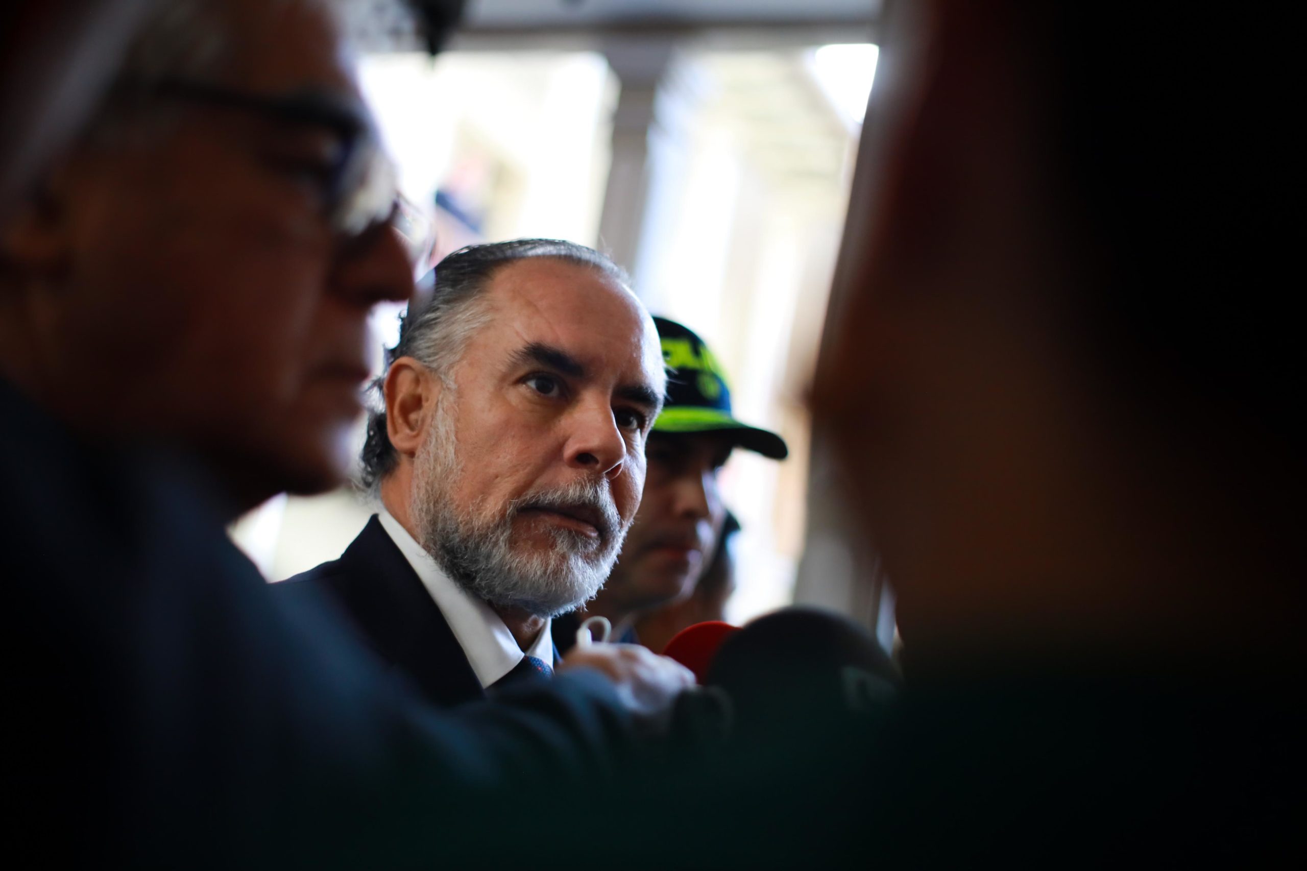 Garantizamos la seguridad y protección de todos los candidatos y Candidatas El ministro del Interior, Armando Benedetti, evaluó junto a la UNP, las Fuerzas Militares y la Policía Nacional, los avances, desafíos y medidas adoptadas en materia de protección a candidatos, identificación de riesgos regionalizados y acciones preventivas frente a posibles afectaciones al orden público durante el proceso electoral.