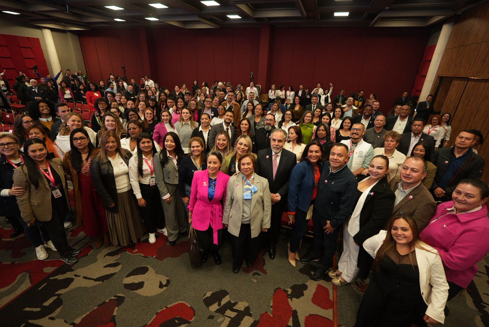 Ministerio del Interior lanza primer Visor Nacional de Información sobre la Trata de Personas El Ministerio del Interior y la UNODC presentan el primer Visor Nacional de Información sobre la Trata de Personas, una herramienta tecnológica que fortalece la prevención, la atención y la judicialización de este delito. En el marco del Día Mundial contra la Trata de Personas, el Ministerio del Interior destacó el compromiso de los Comités Territoriales y sus Secretarías Técnicas por su labor en la protección de los derechos de las víctimas y la prevención del delito en los territorios.