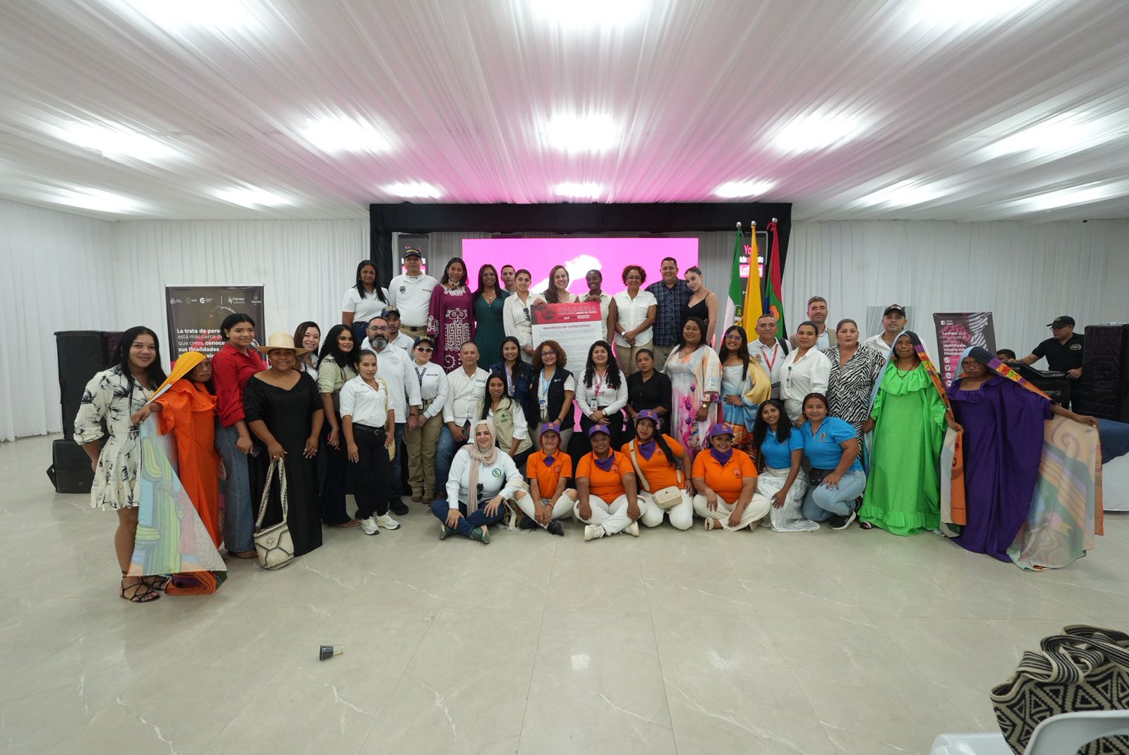 Colombia y el Reino de España lanzan en Maicao el proyecto “Territorios Libres de Trata” para enfrentar el delito en zonas de frontera El proyecto, con una inversión de 2 millones de euros de la Cooperación Española (AECID), busca fortalecer la prevención, investigación, atención y judicialización de la trata de personas en 11 municipios de cinco departamentos del país.