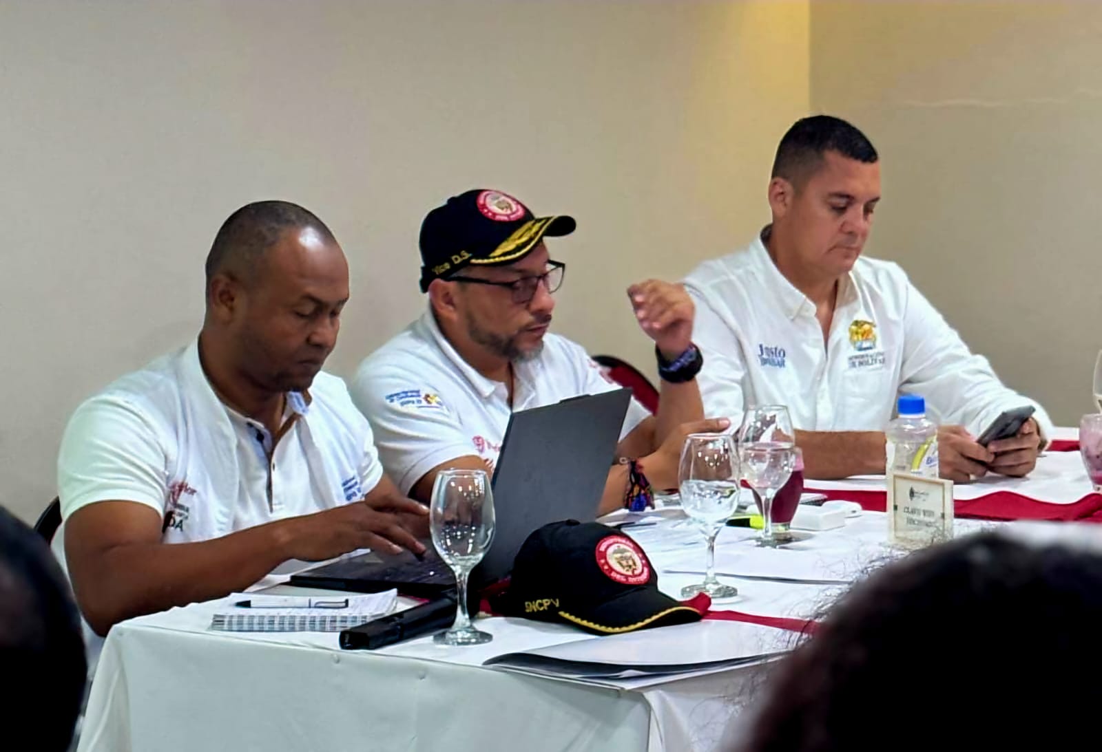 El Ministerio del Interior fortalece el diálogo y la gestión territorial en el Sur de Bolívar El Viceministerio para el Diálogo Social y los Derechos Humanos, encabezó un espacio de revisión de compromisos junto a autoridades y líderes del Sur de Bolívar, en el marco de la Mesa de Diálogo y según lo establecido en la Resolución 0596 de 2022.