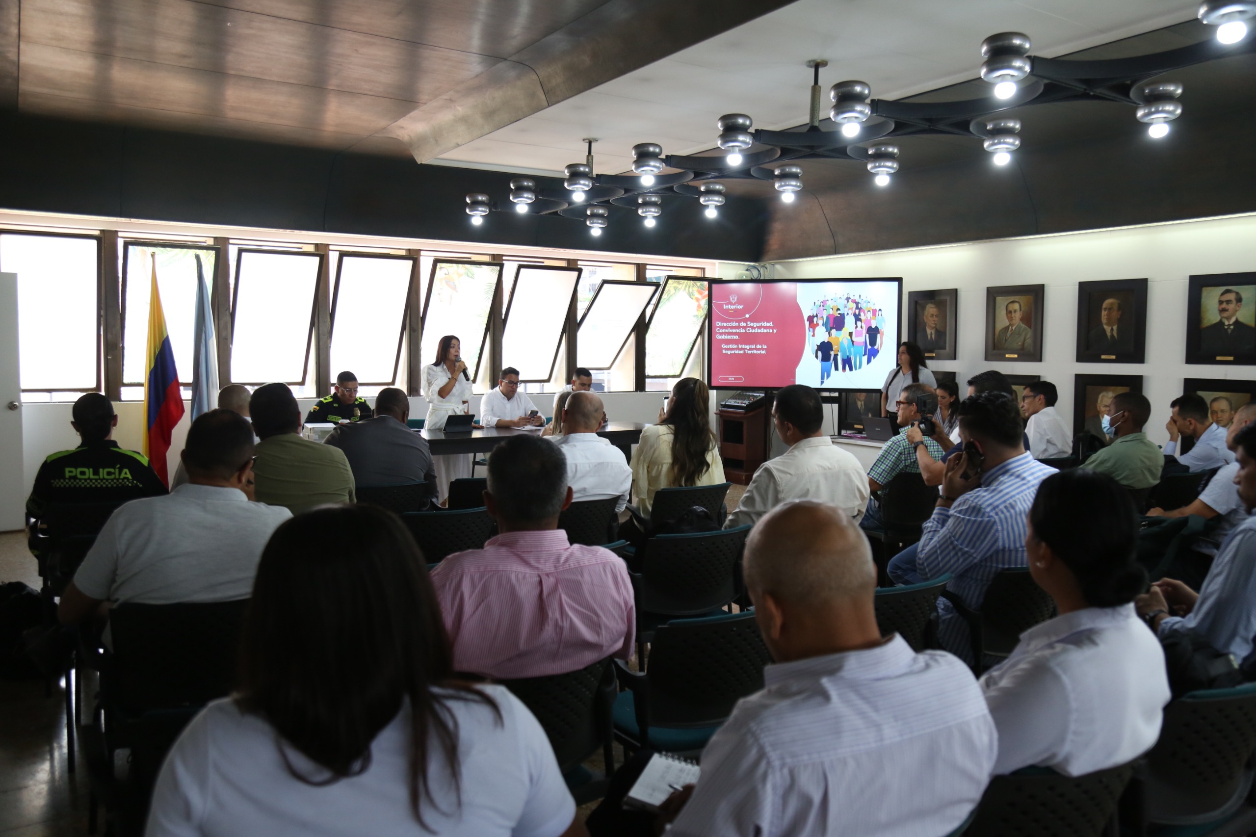 El Gobierno Nacional refuerza acciones territoriales de protección y seguridad El Ministerio del Interior acompañó a 26 alcaldías del Valle del Cauca en una jornada de asistencia técnica para fortalecer la seguridad, la convivencia y la gestión de recursos en el territorio.