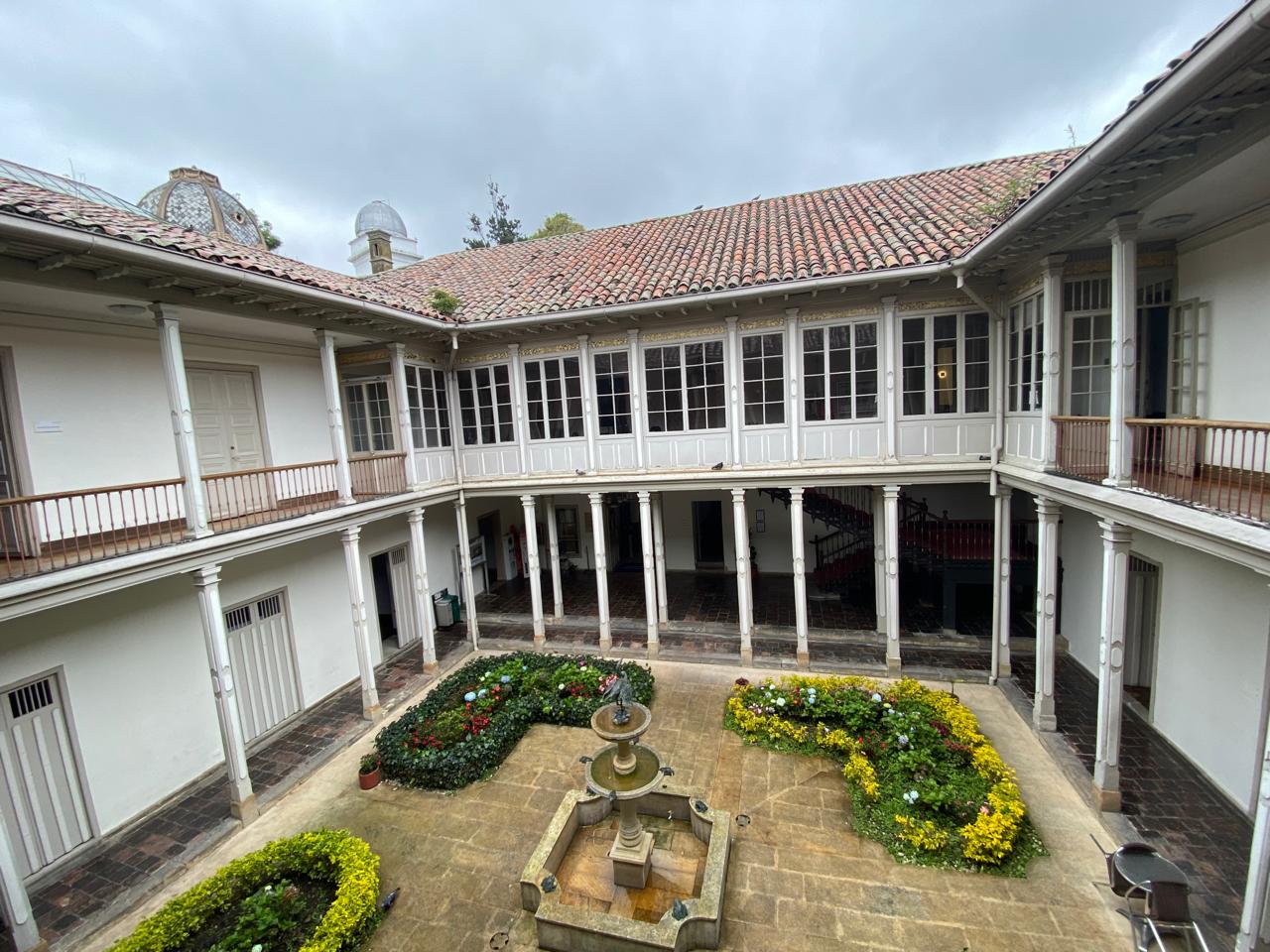 MinInterior rechaza amenazas contra la población civil en los Montes de María El Ministerio del Interior, rechaza las amenazas emitidas contra la población civil, actores políticos, organizaciones sociales y personas que ejercen liderazgos sociales y defensa de los derechos humanos en la subregión de los Montes de María, atribuidas a grupos armados ilegales.