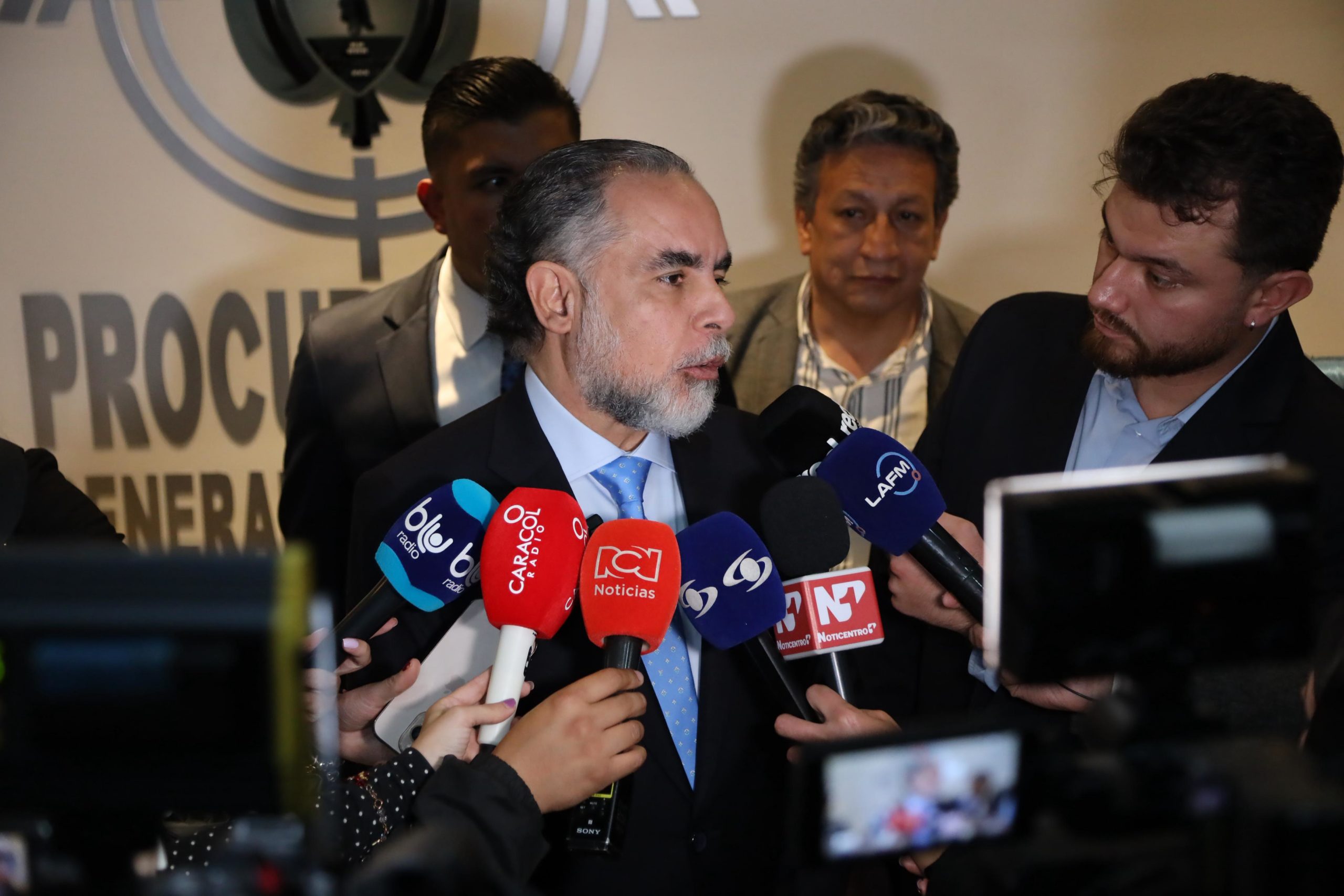 “No hay un crimen más atroz que obligar a un niño a cambiar sus cuadernos por un fusil” Mininterior El ministro del Interior, Armando Benedetti, aseguró que no hay un crimen más atroz que obligar a un niño a cambiar sus cuadernos por un fusil. Además, mostró las acciones que ha tomado el Estado para combatir este flagelo. En especial, la articulación de todas las entidades contra la trata y el fortalecimiento de la presencia estatal en los municipios de Colombia.