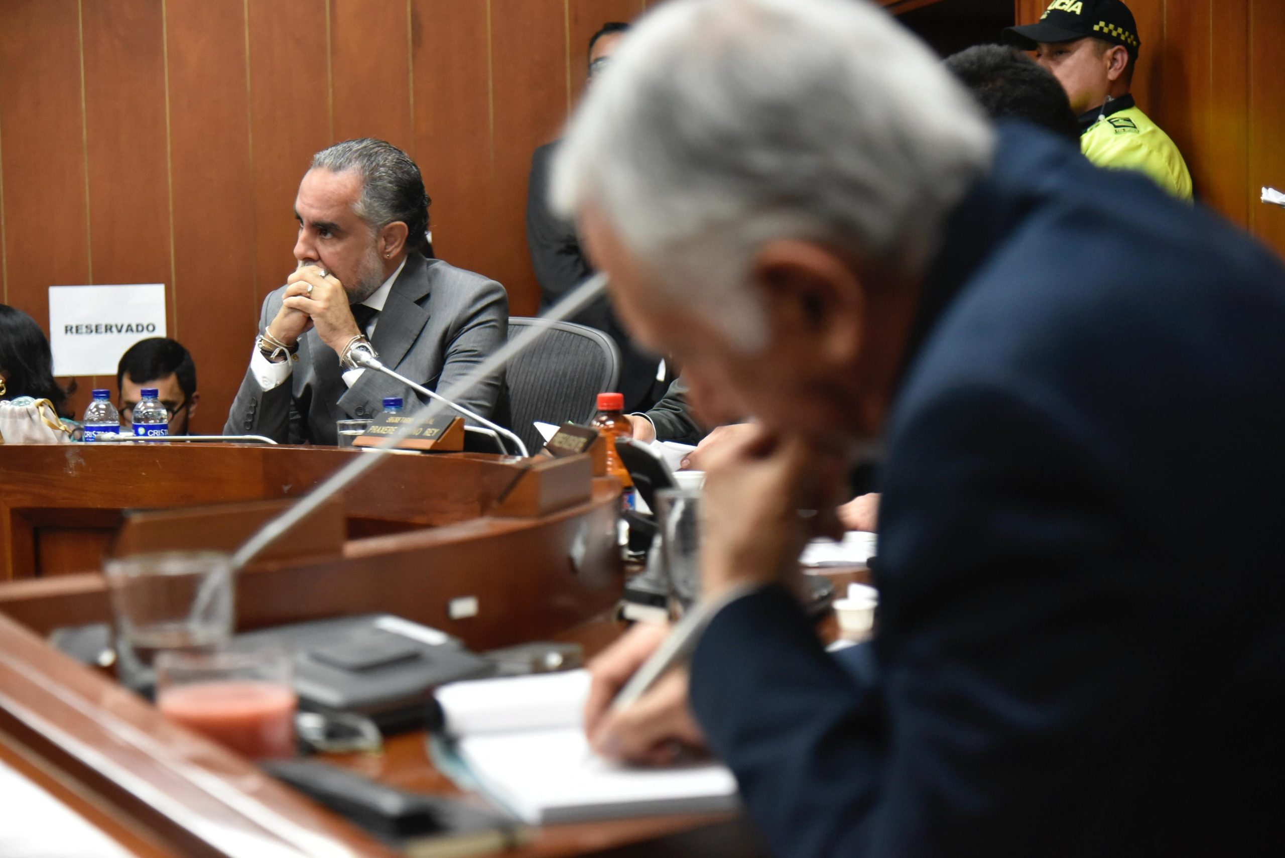 Reforma a la salud todavía no está hundida, vamos a ver qué tanta magia se puede hacer Armando Benedetti El ministro del Interior, Armando Benedetti, aseguró este martes -a su llegada a la Comisión Séptima del Senado- donde se discute la reforma a la salud, que hará lo posible para que esta iniciativa siga adelante “Vamos a ver qué tanta magia me queda”, dijo.