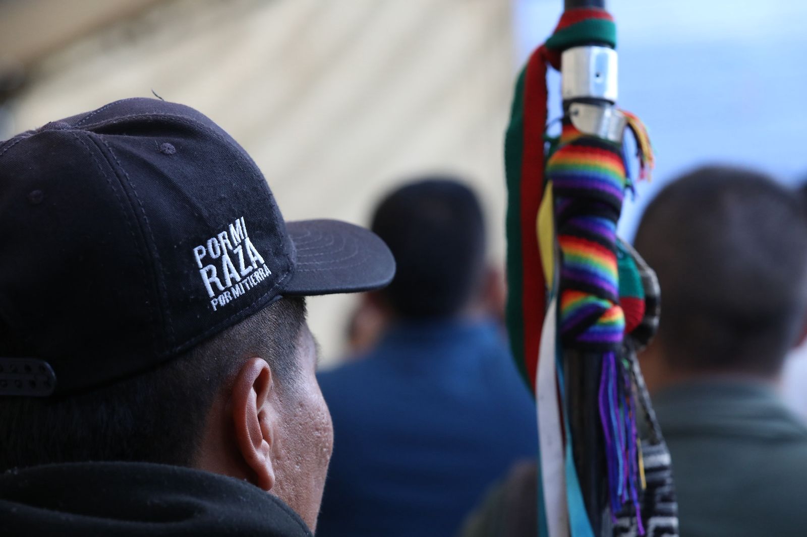 El Ministerio del Interior rechaza y condena los actos de violencia contra la Guardia Indígena y las comunidades del Cauca Desde mininterior, rechazamos de manera enfática los recientes hechos de violencia ocurridos en el norte del Cauca, donde integrantes de estructuras armadas ilegales atentaron contra la Guardia Indígena, las autoridades tradicionales y miembros de la comunidad, además de retener nuevamente a dos menores de edad que se encontraban bajo protección humanitaria.