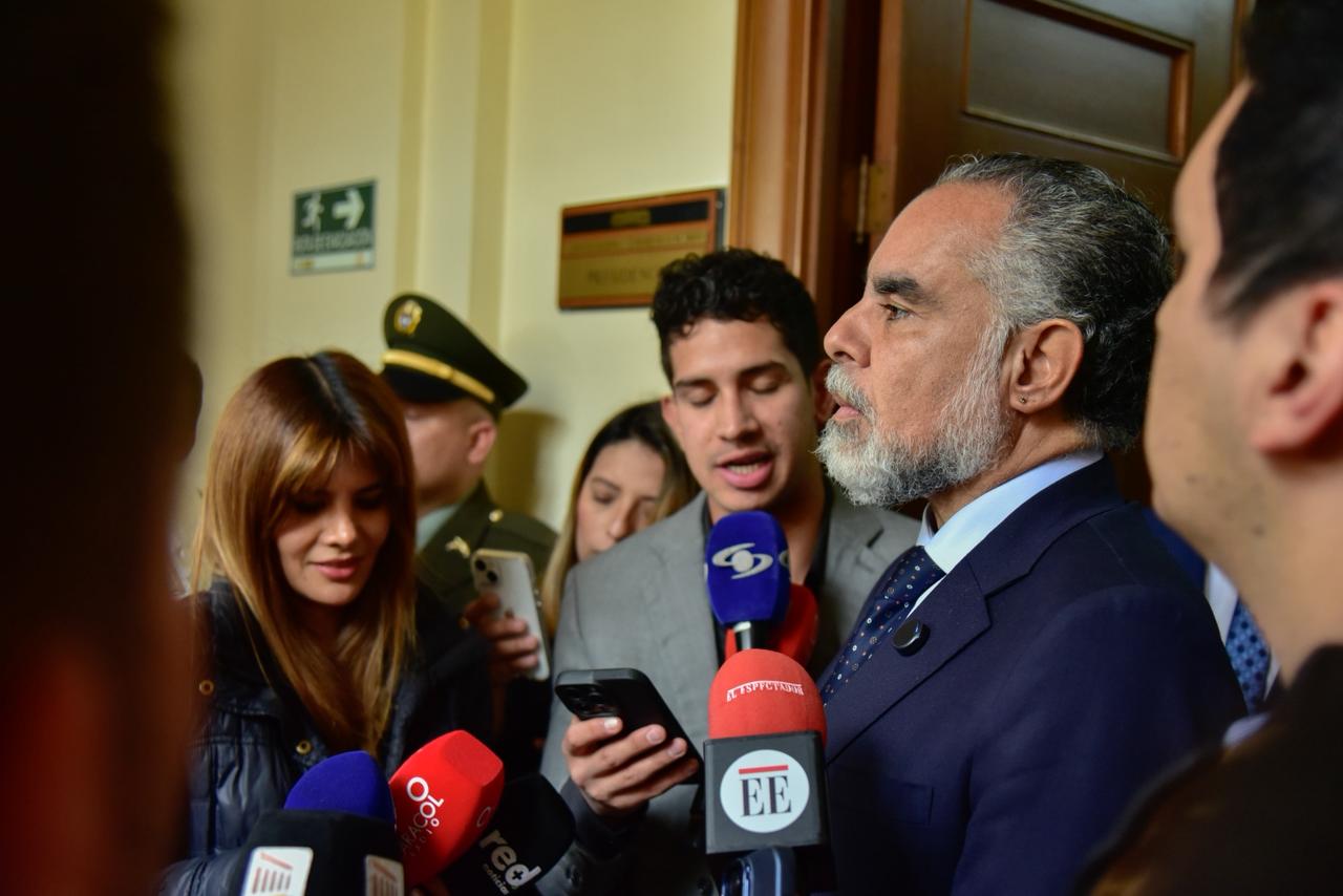“Desde el ministerio del Interior estamos comprometidos con la seguridad de los candidatos” Armando Benedetti El ministro del Interior, Armando Benedetti, se reunió este miércoles con el presidente del Senado, Lidio García; y los voceros de los partidos para plantear estrategias que permitan garantizar unas elecciones seguras para todos los candidatos.