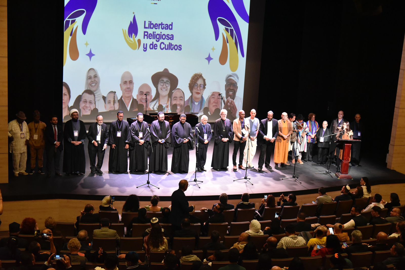 Colombia celebra la creación del SINALIBREC un hito histórico para la libertad religiosa y la diversidad del país El Ministerio del Interior, a través de la Dirección de Asuntos Religiosos, anunció la expedición del Decreto 1382 del 18 de diciembre de 2025, mediante el cual se establece la creación del istema Nacional de Libertad Religiosa y de Cultos, Diálogo Social, Paz Total, Igualdad y No Estigmatización – SINALIBREC. Con este avance, Colombia se consolida como un referente internacional en la garantía y promoción de la libertad religiosa.