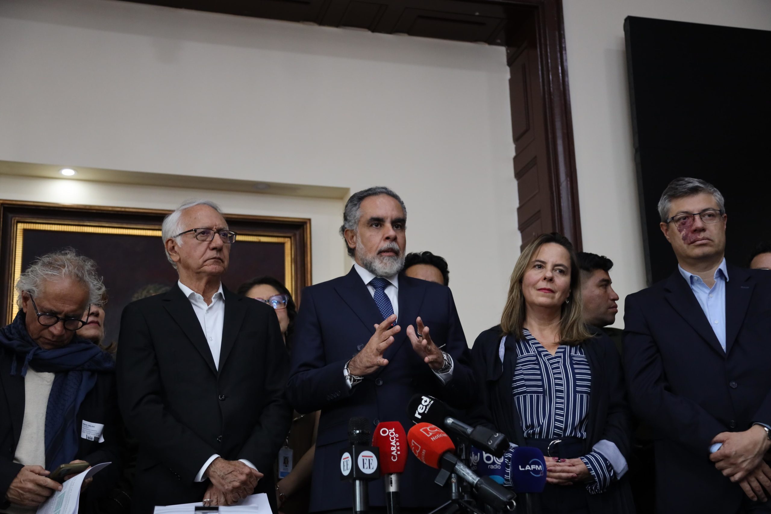 “Colombia da un paso más en dirección de la autonomía territorial”, MinInterior El ministro del Interior, Armando Benedetti, junto a otros altos funcionarios, radicó ante el Congreso el proyecto de «ley de competencias» una iniciativa que fortalece la autonomía territorial.
