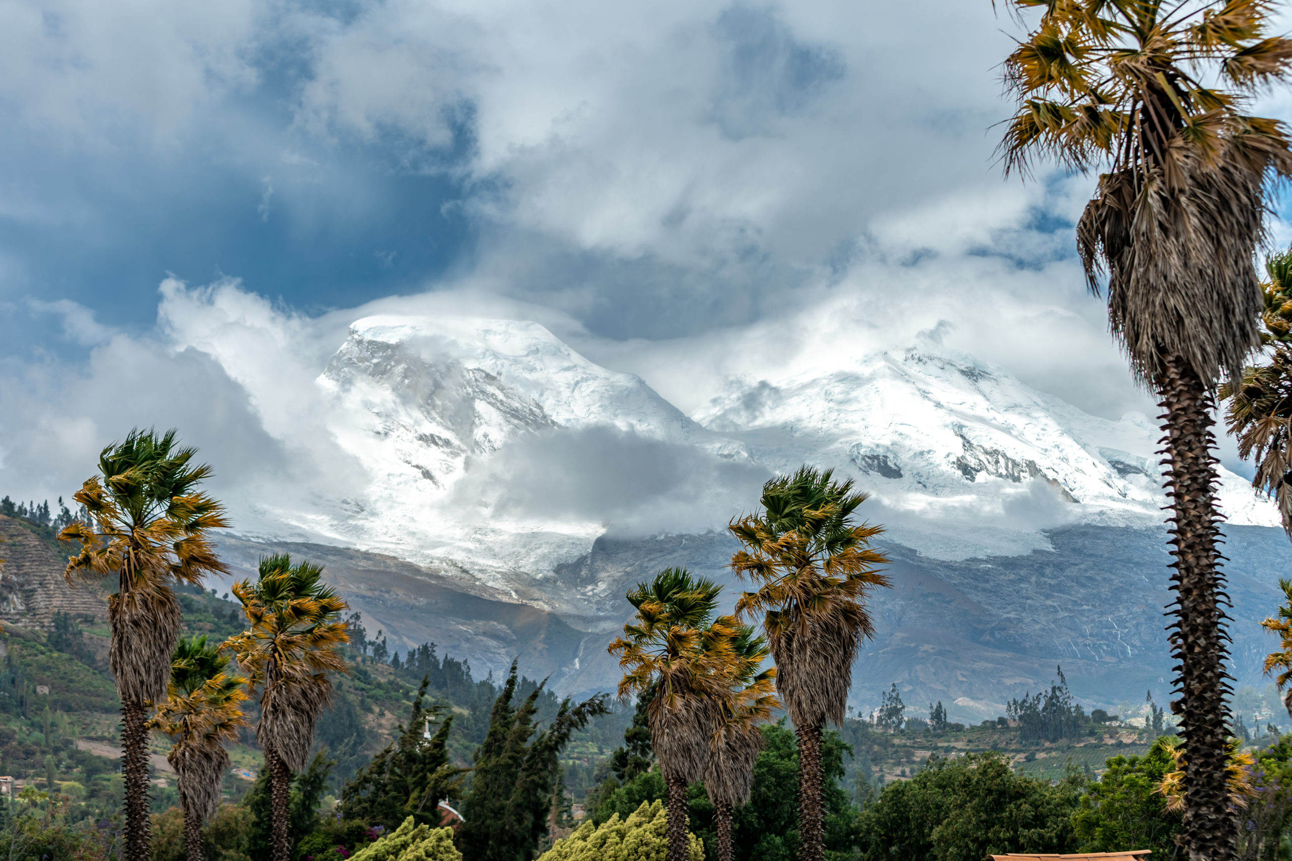the highest mountain of Peru Huascaran in the Cordillera Blanca mountain range in the Yungay province La sesión del CIPRAT fue liderada por el viceministro general del Interior, Jaime Berdugo, en atención a la Alerta Temprana 020 de 2025 emitida por la Defensoría del Pueblo. El Gobierno nacional avanzó en la articulación con el sector defensa y priorizó medidas de prevención para el Magdalena en la vigencia 2026.