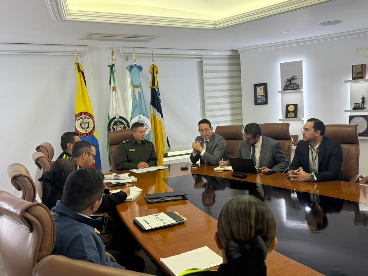 Con gestión de MinInterior, avanza proyecto para crear la Policía Metropolitana Soledad–Malambo en el Atlántico Teniendo en cuenta el crecimiento poblacional de los municipios de Soledad y Malambo, que hoy supera los 900.000 habitantes, el Ministerio del Interior avanza en el proyecto para la creación de la Policía Metropolitana Soledad–Malambo.