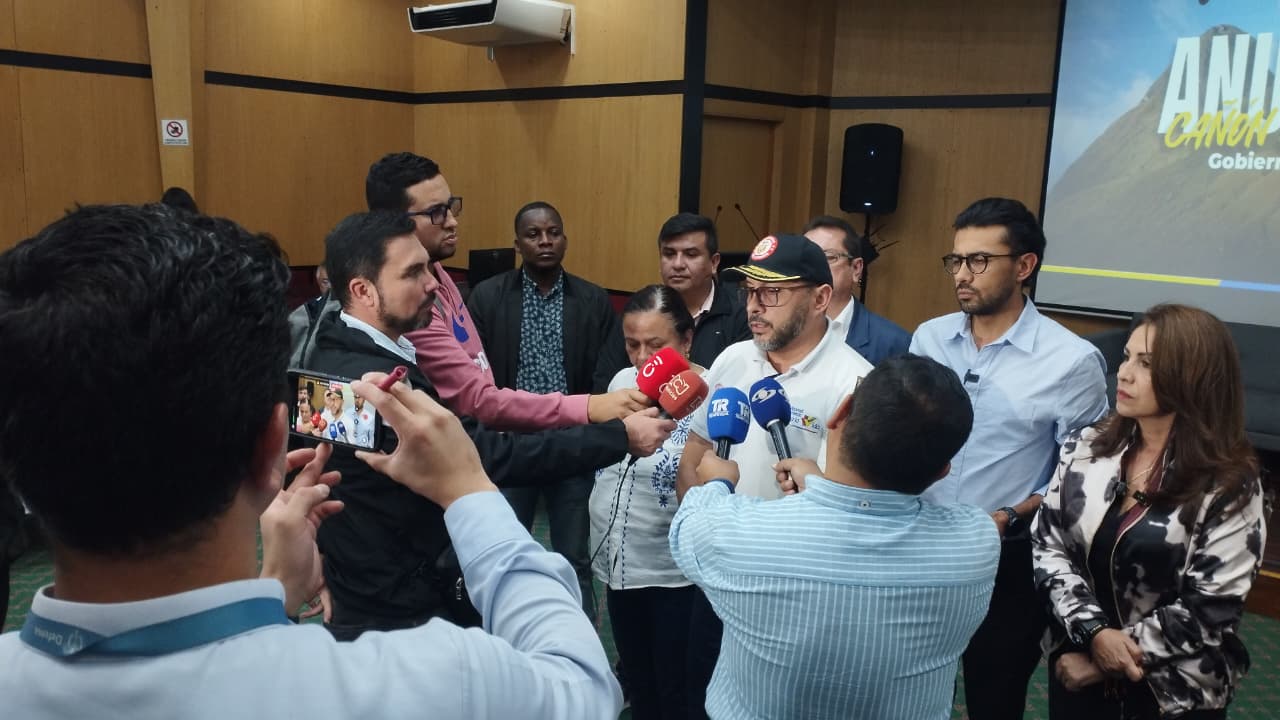 “Hemos hecho una inversión nunca antes vista en el departamento del Cauca”, Viceministro del Interior El viceministro para el Diálogo Social y los Derechos Humanos, del Ministerio del Interior, Gabriel Rondón Olave, visitó el departamento del Cauca para presentar un informe sobre el acompañamiento que han hecho el Gobierno nacional y el gobierno regional en la región del Micay. De acuerdo con el funcionario, en esa zona se ha ejecutado una inversión sin precedentes en sectores clave como salud, educación y mejoramiento de la infraestructura vial.