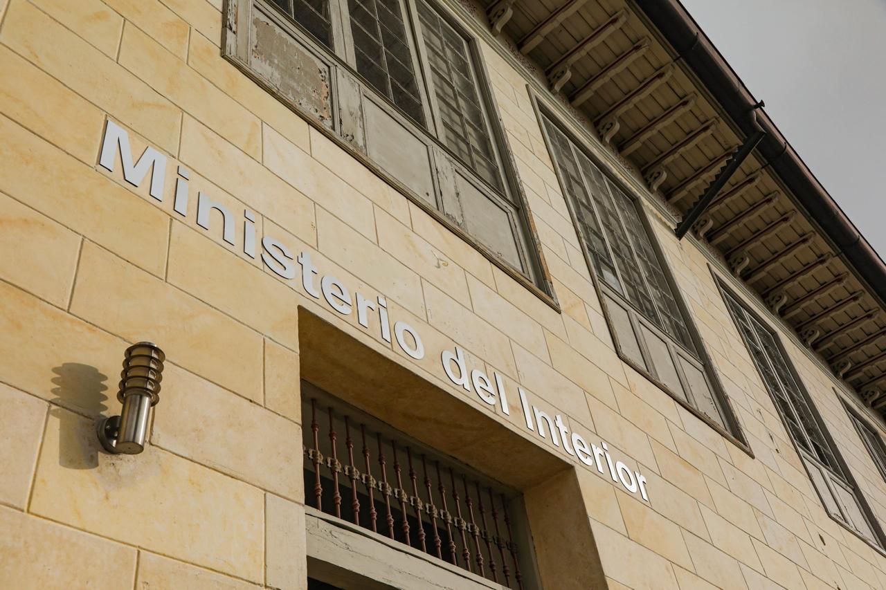MinInterior condena el asesinato de Heber Asprilla Rivas, firmante de paz El Ministerio del Interior, condena el asesinato de Heber Asprilla Rivas, firmante de paz, el pasado 18 de febrero en el municipio de Guapi, departamento del Cauca. Desde la cartera lamentamos que su vida haya sido arrebatada y con ella, la posibilidad de seguir formándose y construyendo paz territorial.