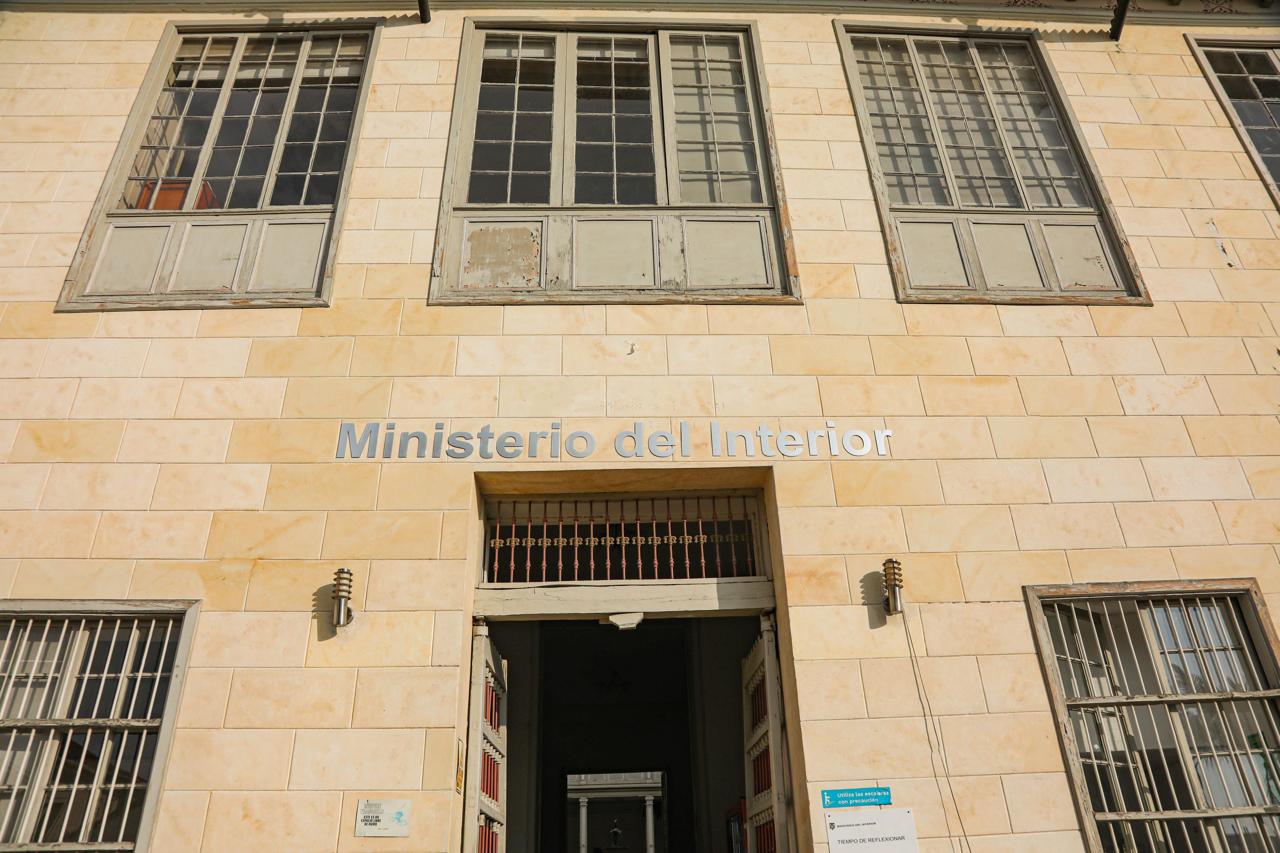 MinInterior rechaza el ataque perpetrado contra la organización ‘Casa de la Mujer’ El Ministerio del Interior, a través de su Viceministerio para el Diálogo Social y los Derechos Humanos y su Dirección de Derechos Humanos, rechaza categóricamente el ataque perpetrado el pasado 15 de febrero contra la organización Casa de la Mujer, y lamenta las afectaciones derivadas de estos actos de violencia e intimidación.