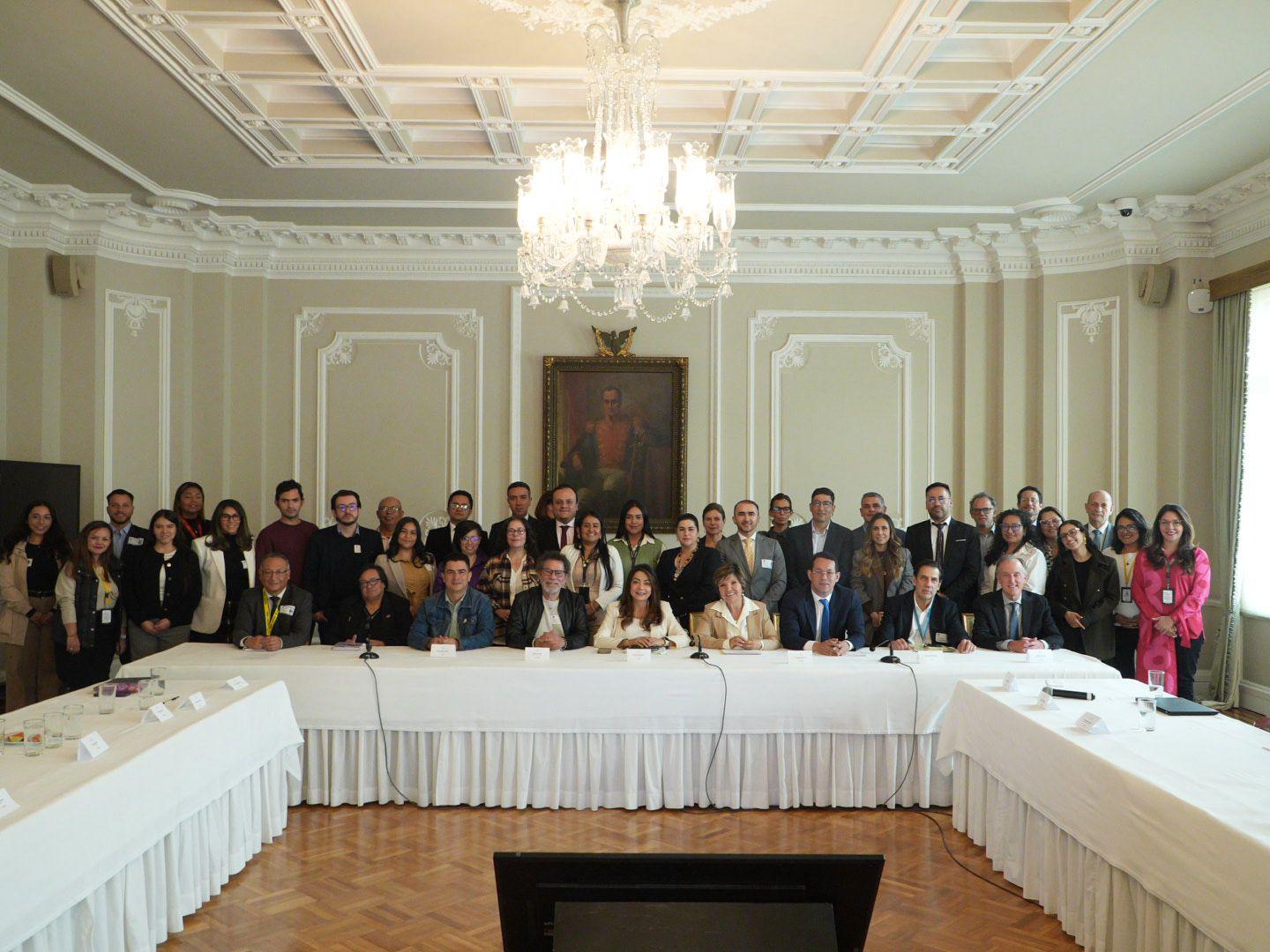 Entre julio de 2021 y diciembre de 2022, la gestión permitió monetizar y transferir a la Unidad para la Atención y Reparación Integral a las Víctimas (UARIV) más de $45.978 millones, recursos con los cuales se han financiado 21 indemnizaciones colectivas y 2.335 individuales, así como la adquisición de 76 bienes de inversión destinados a fortalecer los procesos de reparación, beneficiando a 2.356 sujetos de reparación.