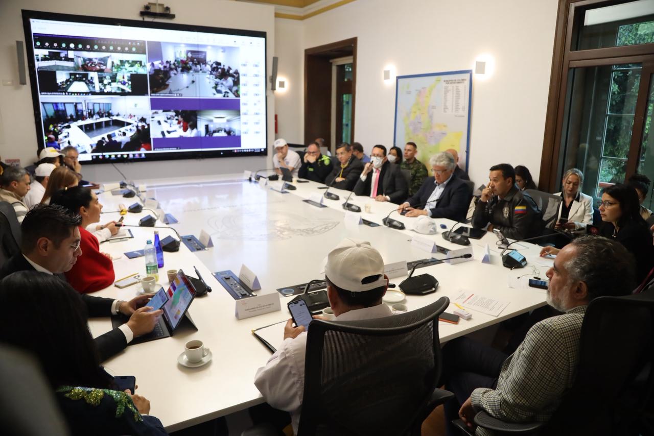 En total normalidad se cerraron las mesas de votación en Colombia Autoridades nacionales, departamentales y municipales se reunieron en el Puesto de Mando Unificado ubicado en la sede del Ministerio del Interior para hacer monitoreo a la jornada electoral de este 8 de marzo.